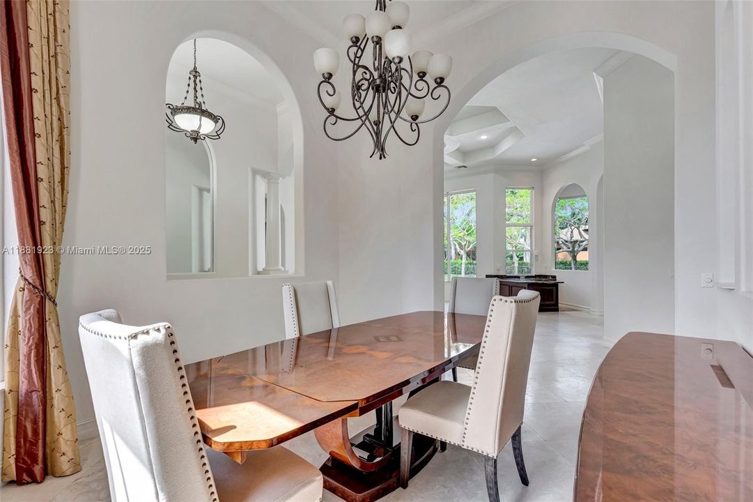 В аренду: $10,500 (6 спален, 4 ванн, 4246 Квадратных фут)