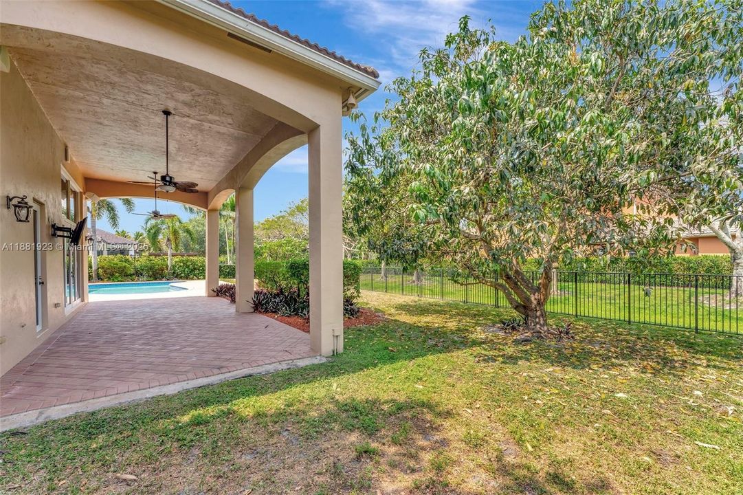 В аренду: $10,500 (6 спален, 4 ванн, 4246 Квадратных фут)