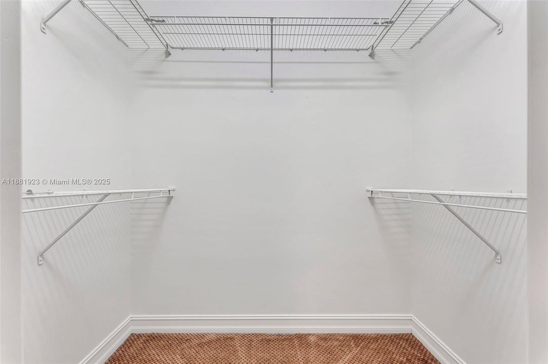 В аренду: $10,500 (6 спален, 4 ванн, 4246 Квадратных фут)