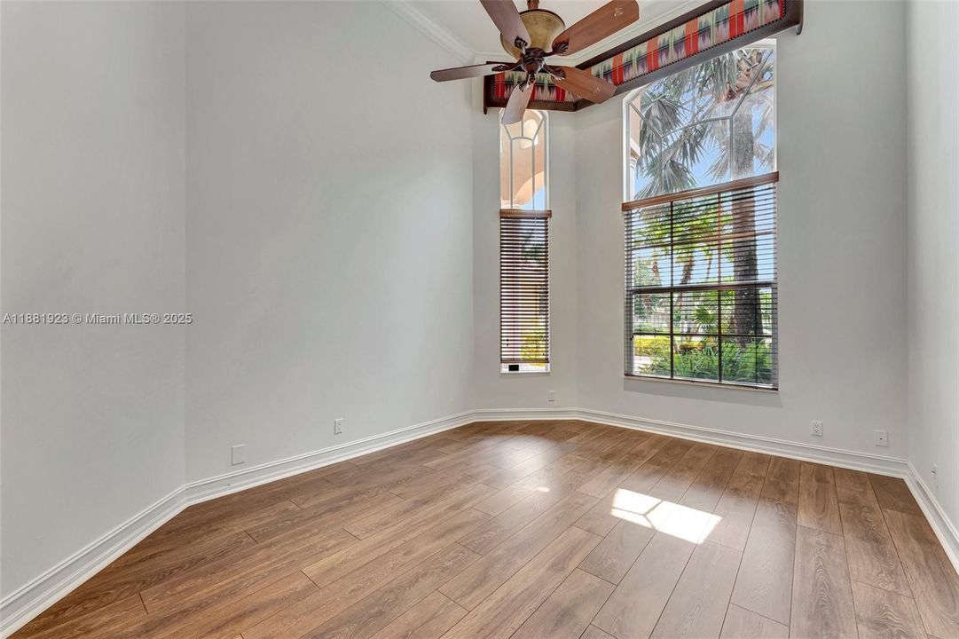 В аренду: $10,500 (6 спален, 4 ванн, 4246 Квадратных фут)