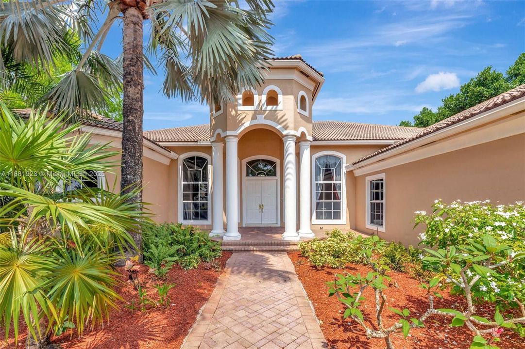 В аренду: $10,500 (6 спален, 4 ванн, 4246 Квадратных фут)