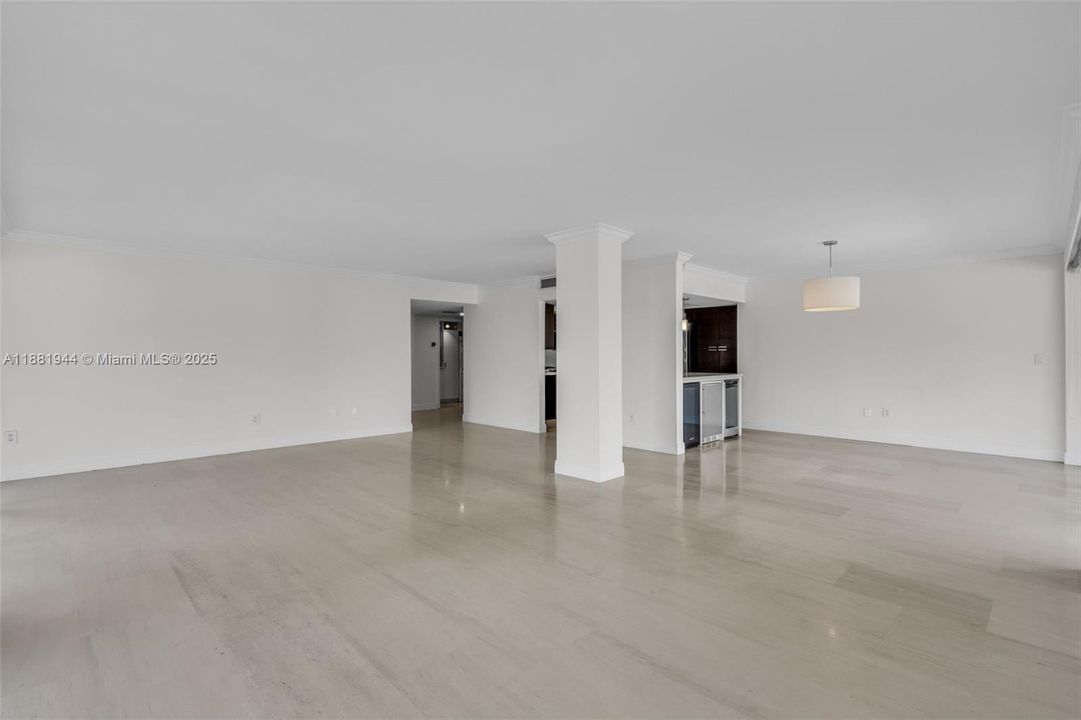 For Sale: $2,200,000 (3 beds, 2 baths, 1930 Square Feet)