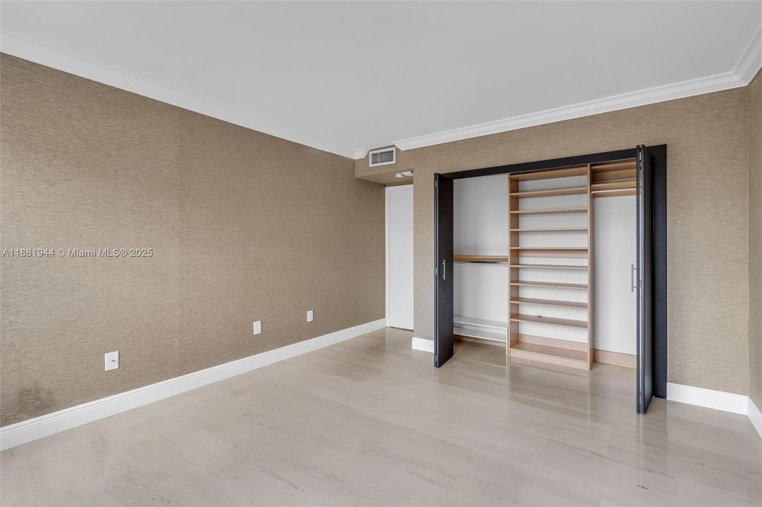 For Sale: $2,200,000 (3 beds, 2 baths, 1930 Square Feet)