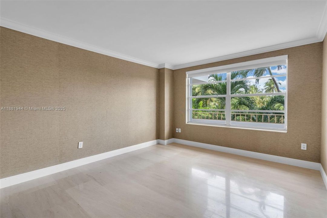 For Sale: $2,200,000 (3 beds, 2 baths, 1930 Square Feet)