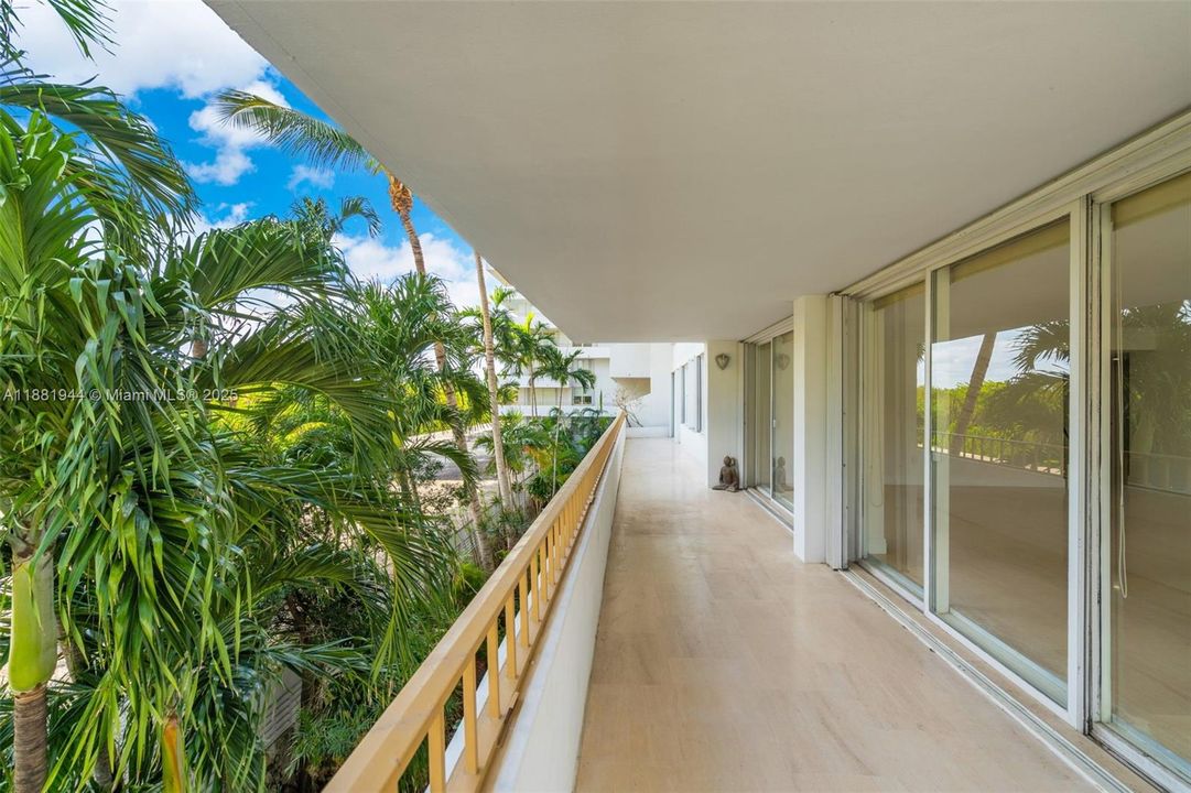 For Sale: $2,200,000 (3 beds, 2 baths, 1930 Square Feet)