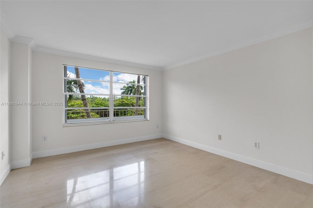 For Sale: $2,200,000 (3 beds, 2 baths, 1930 Square Feet)