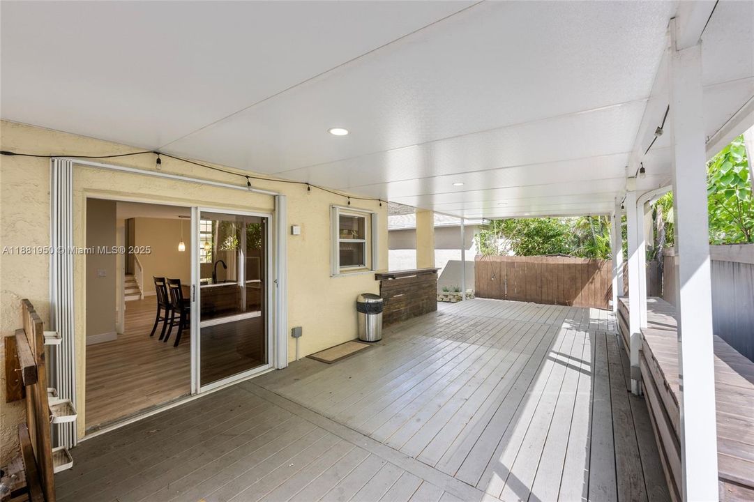 Под контрактом: $500,000 (3 спален, 2 ванн, 1424 Квадратных фут)