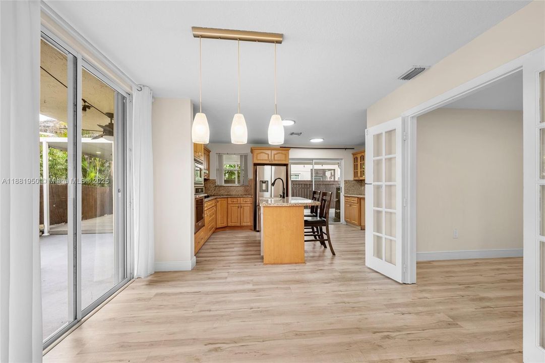 Под контрактом: $500,000 (3 спален, 2 ванн, 1424 Квадратных фут)