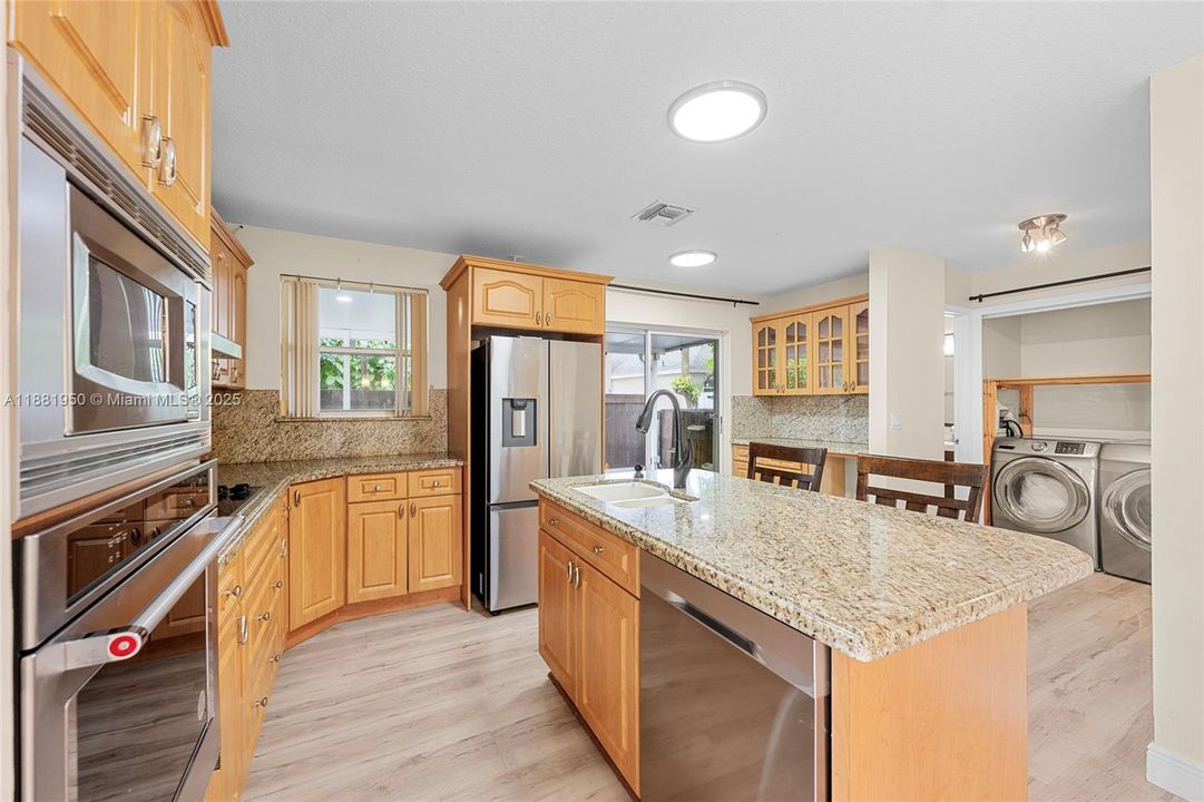 Под контрактом: $500,000 (3 спален, 2 ванн, 1424 Квадратных фут)