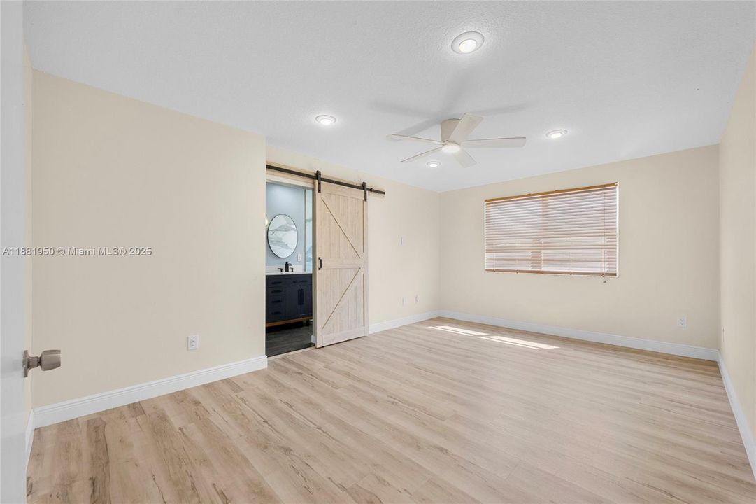 Под контрактом: $500,000 (3 спален, 2 ванн, 1424 Квадратных фут)