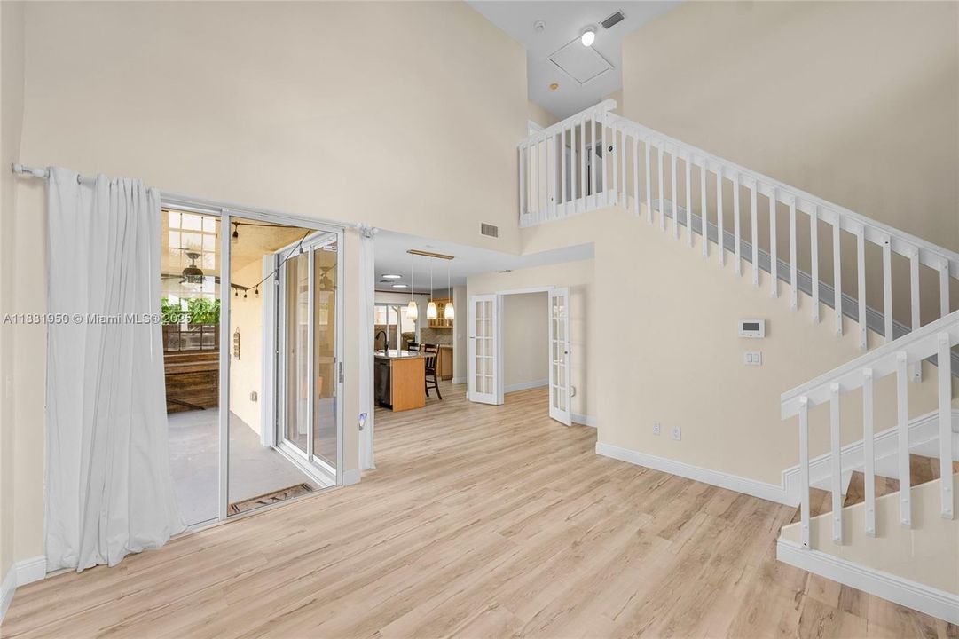 Под контрактом: $500,000 (3 спален, 2 ванн, 1424 Квадратных фут)