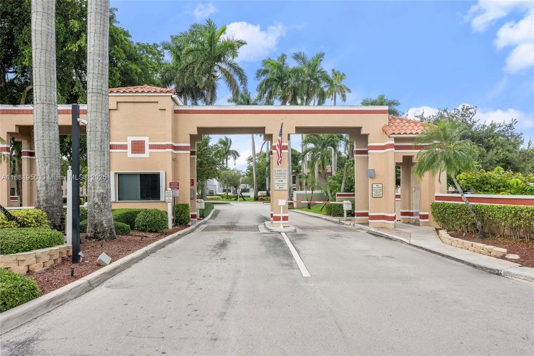 Под контрактом: $500,000 (3 спален, 2 ванн, 1424 Квадратных фут)