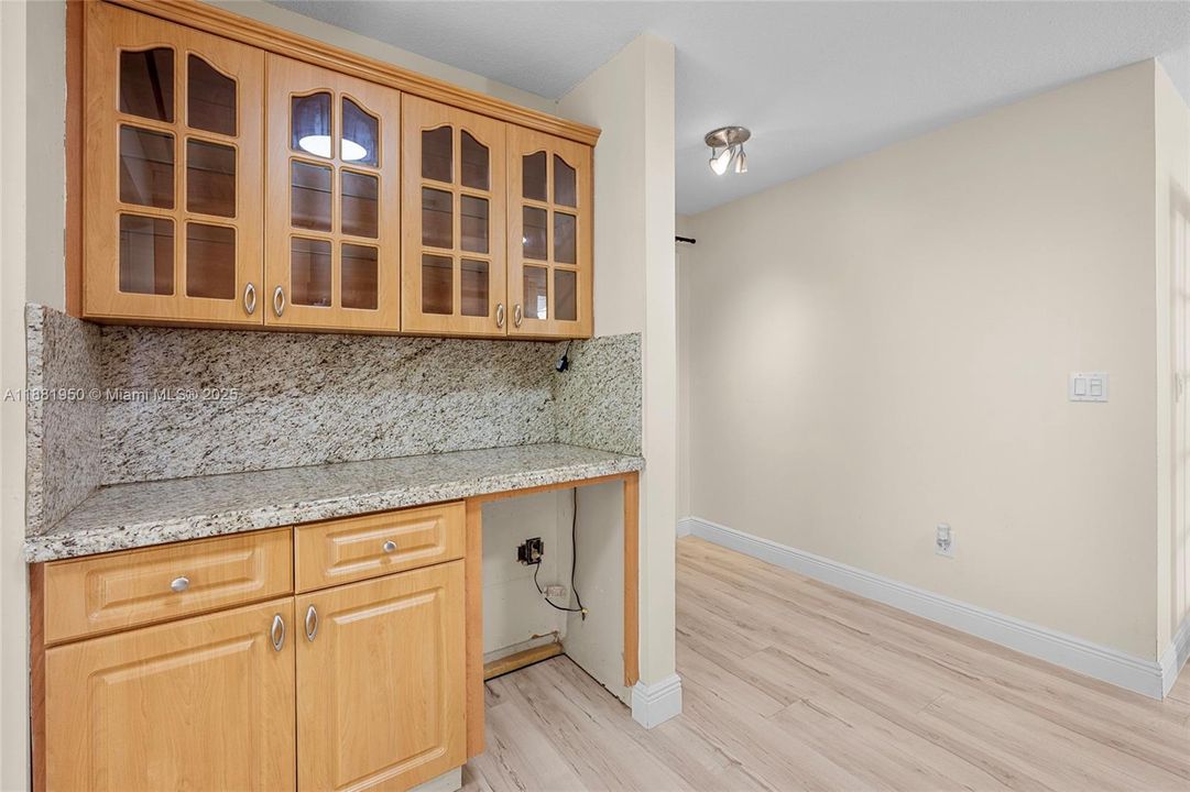 Под контрактом: $500,000 (3 спален, 2 ванн, 1424 Квадратных фут)