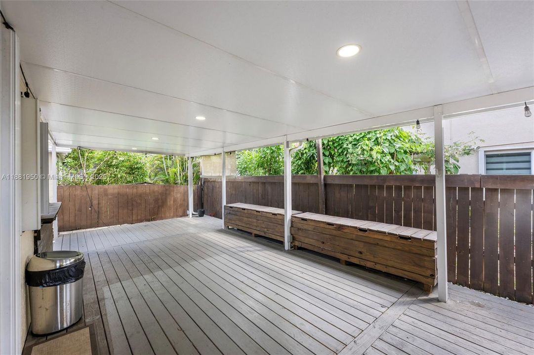 Под контрактом: $500,000 (3 спален, 2 ванн, 1424 Квадратных фут)