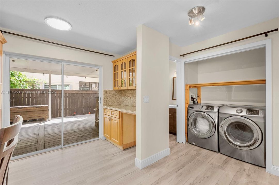 Под контрактом: $500,000 (3 спален, 2 ванн, 1424 Квадратных фут)