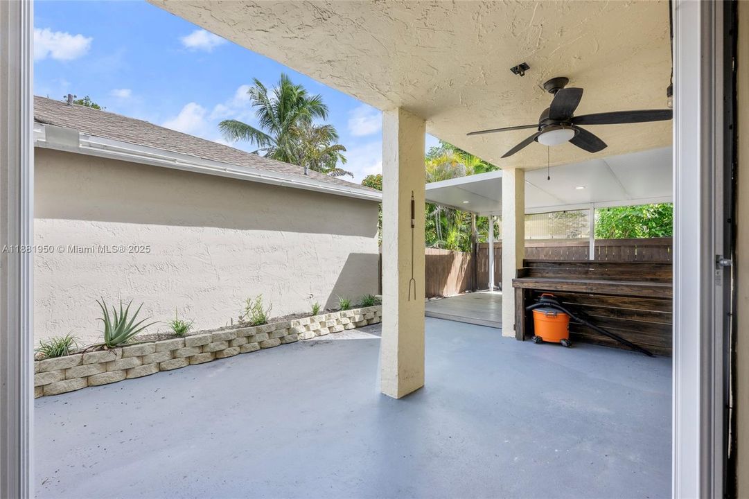 Под контрактом: $500,000 (3 спален, 2 ванн, 1424 Квадратных фут)