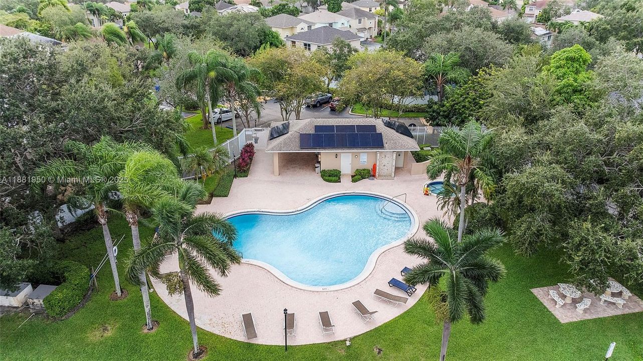 Под контрактом: $500,000 (3 спален, 2 ванн, 1424 Квадратных фут)