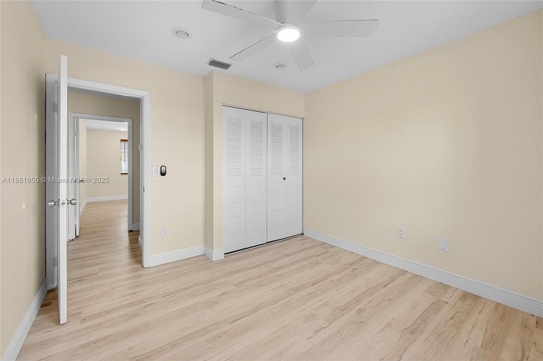 Под контрактом: $500,000 (3 спален, 2 ванн, 1424 Квадратных фут)