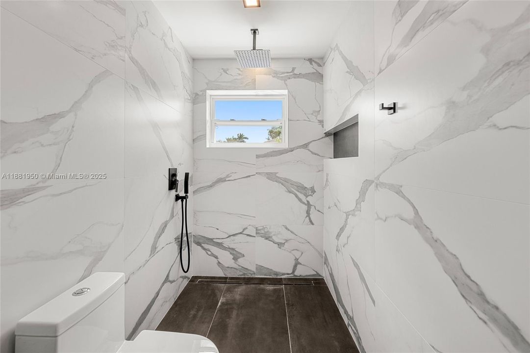 Под контрактом: $500,000 (3 спален, 2 ванн, 1424 Квадратных фут)