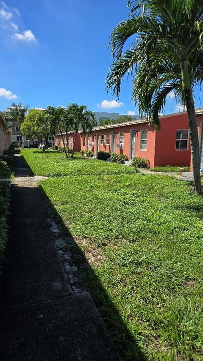 Active With Contract: $1,100 (0 beds, 1 baths, 200 Square Feet)