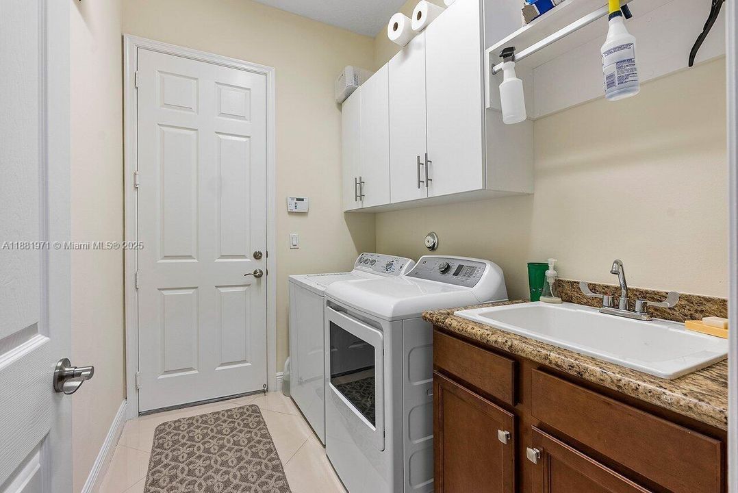 For Sale: $1,750,000 (5 beds, 4 baths, 4160 Square Feet)