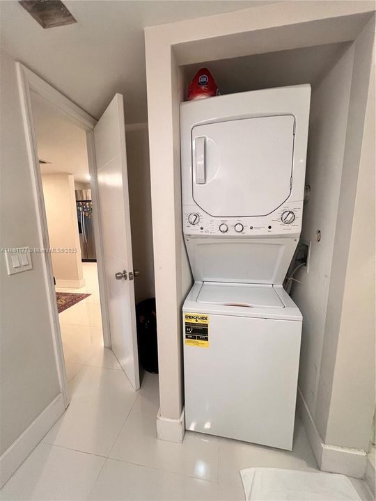 待售: $349,000 (2 贝兹, 2 浴室, 1220 平方英尺)