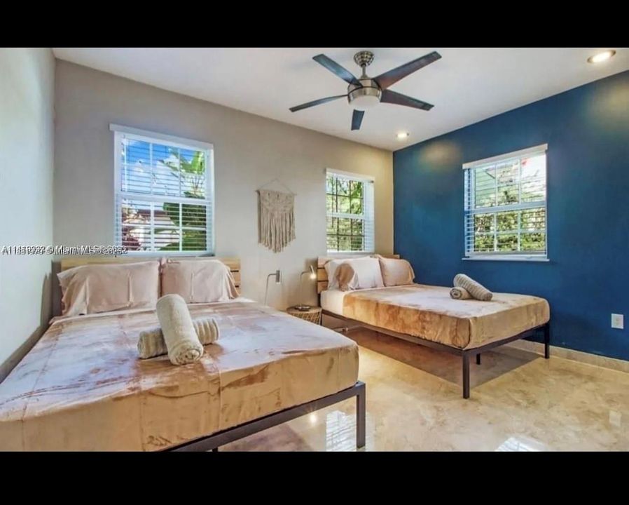 待售: $1,090,000 (4 贝兹, 3 浴室, 1812 平方英尺)