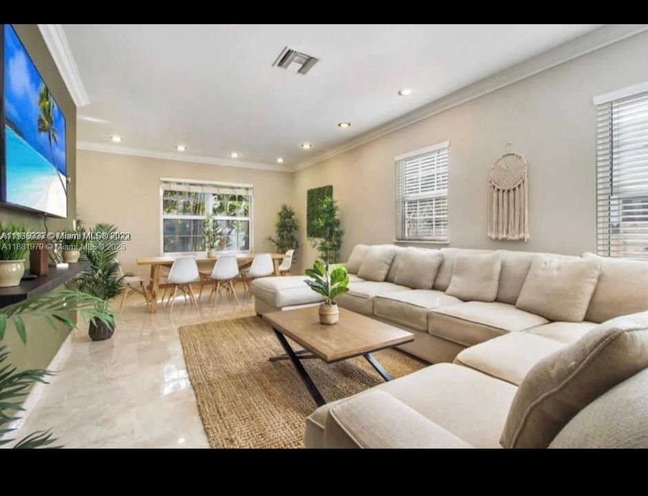 待售: $1,090,000 (4 贝兹, 3 浴室, 1812 平方英尺)