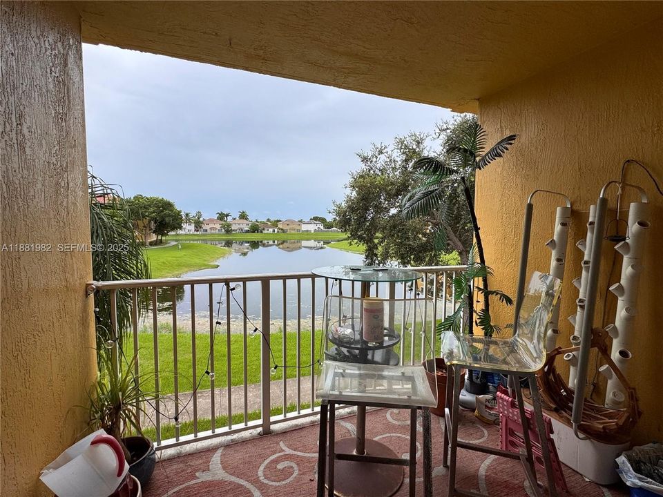 En Venta: $278,900 (2 camas, 2 baños, 1060 Pies cuadrados)