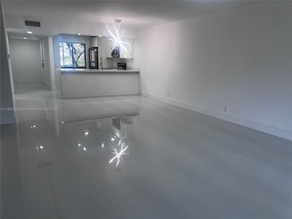 For Sale: $349,000 (2 beds, 2 baths, 1256 Square Feet)