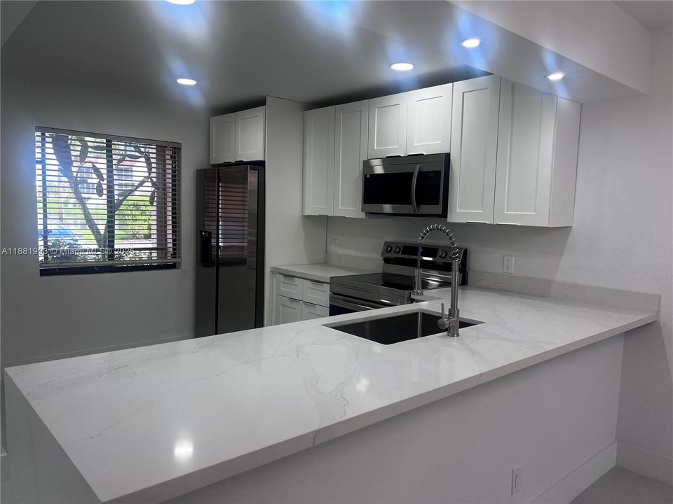 For Sale: $349,000 (2 beds, 2 baths, 1256 Square Feet)