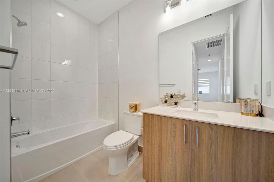 В аренду: $10,000 (4 спален, 3 ванн, 2572 Квадратных фут)