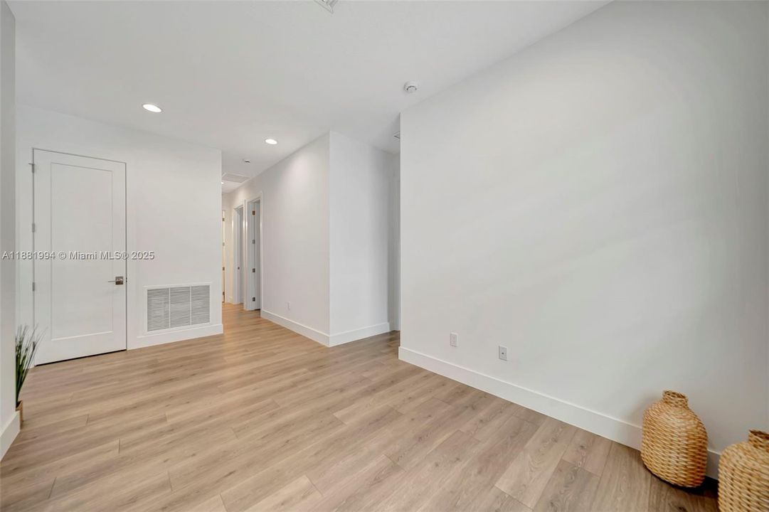 В аренду: $10,000 (4 спален, 3 ванн, 2572 Квадратных фут)