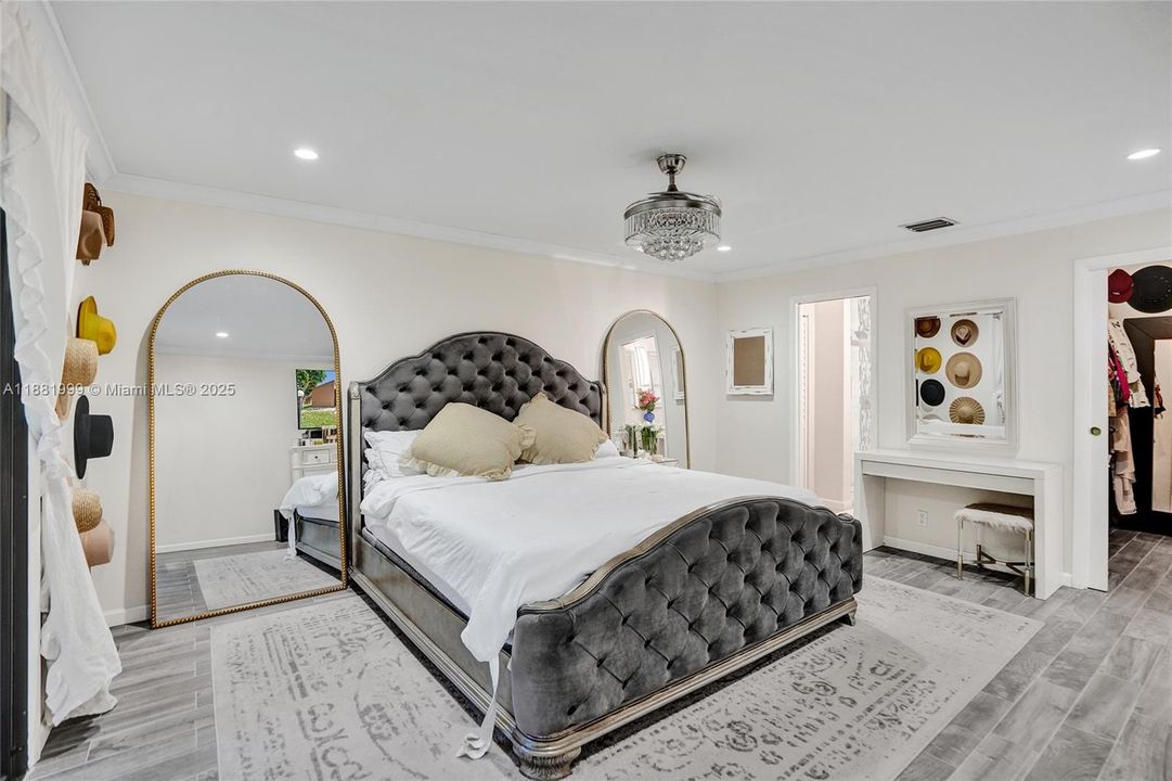 Active With Contract: $345,000 (2 beds, 2 baths, 1151 Square Feet)