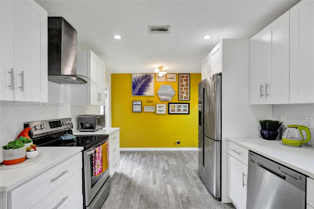 Active With Contract: $345,000 (2 beds, 2 baths, 1151 Square Feet)