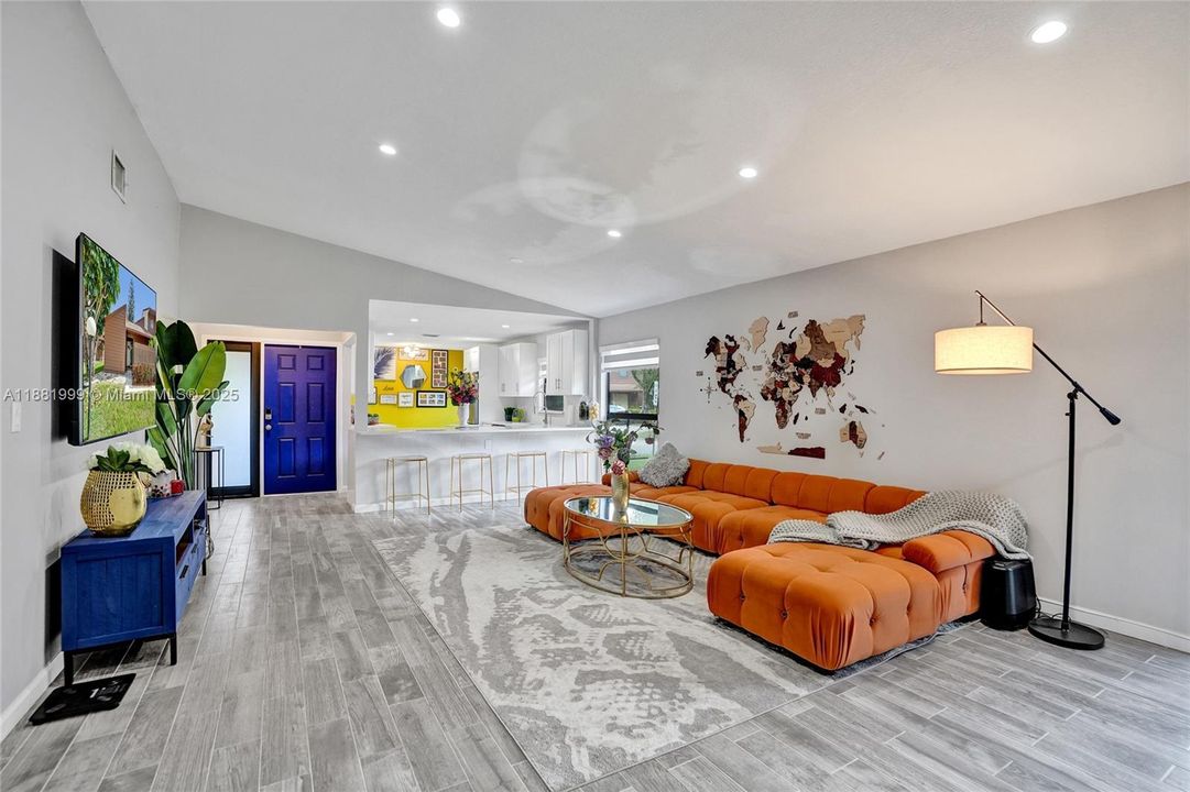 Active With Contract: $345,000 (2 beds, 2 baths, 1151 Square Feet)