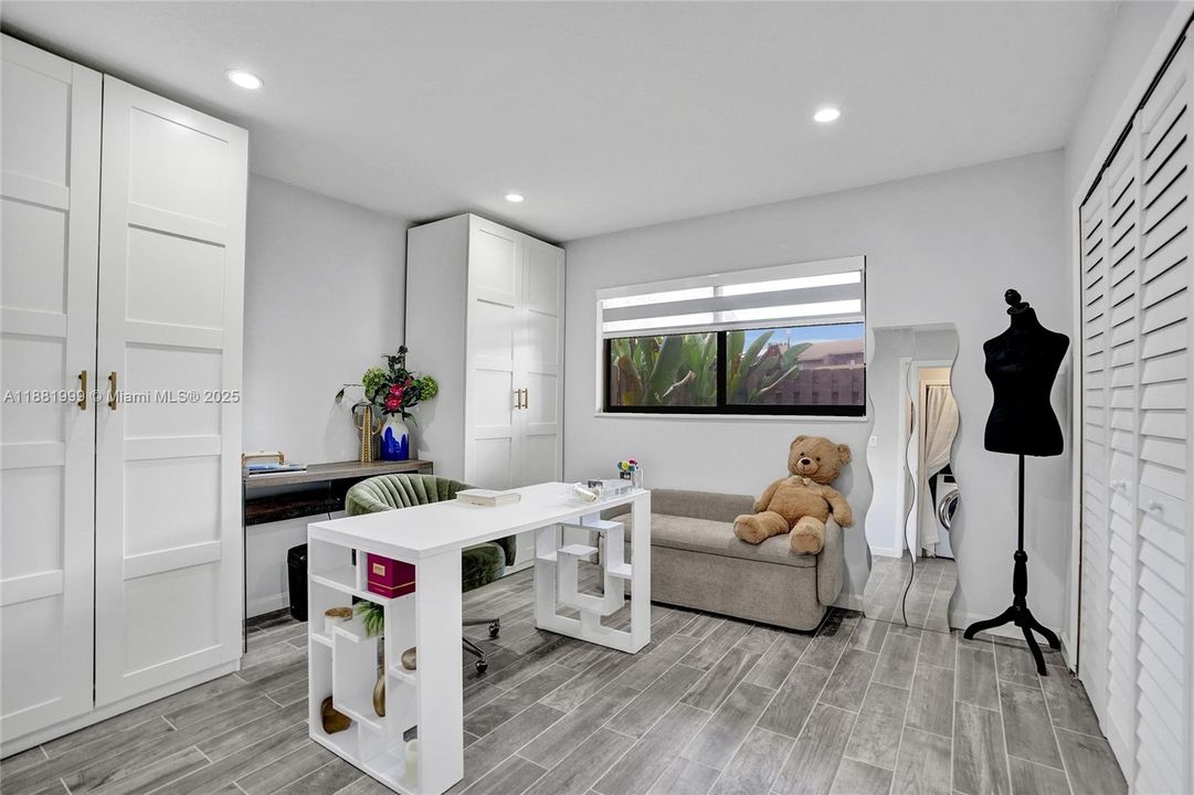 Active With Contract: $345,000 (2 beds, 2 baths, 1151 Square Feet)