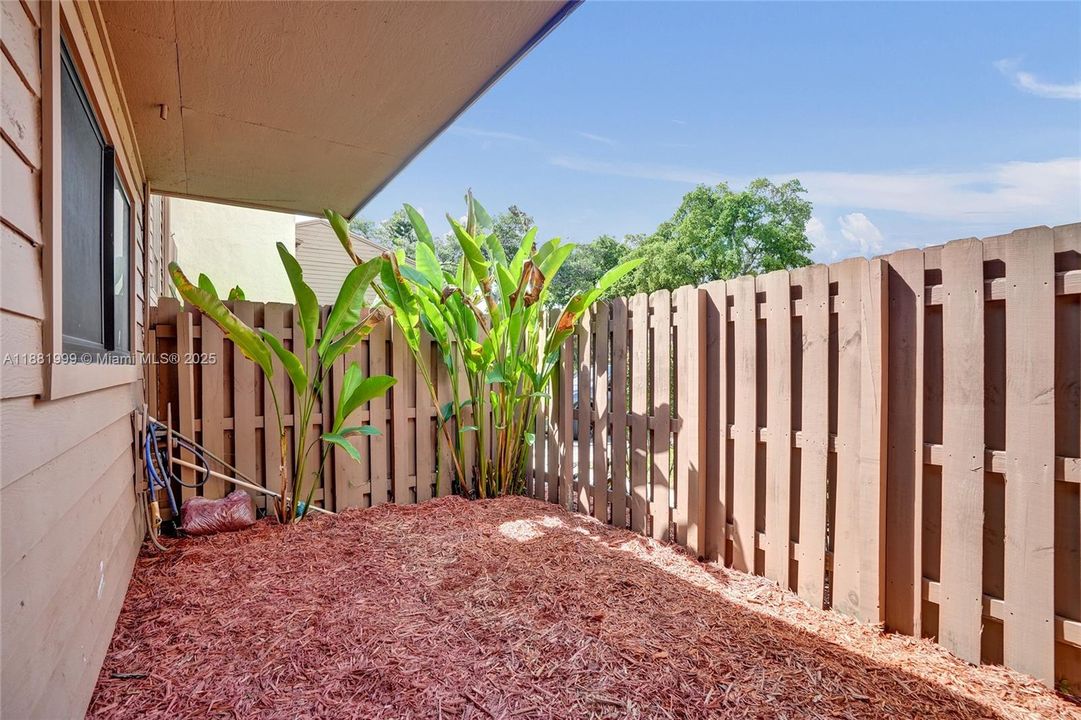 Active With Contract: $345,000 (2 beds, 2 baths, 1151 Square Feet)