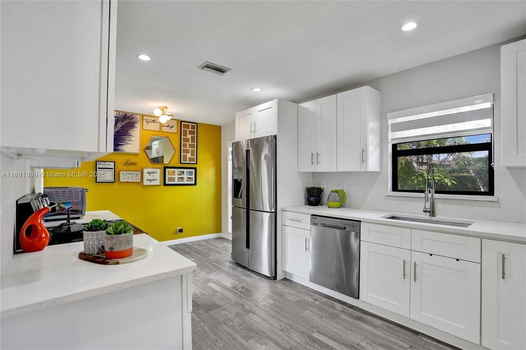 Active With Contract: $345,000 (2 beds, 2 baths, 1151 Square Feet)