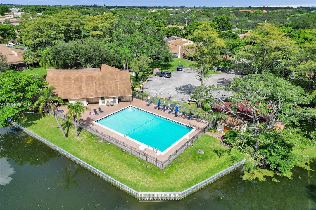 Active With Contract: $345,000 (2 beds, 2 baths, 1151 Square Feet)