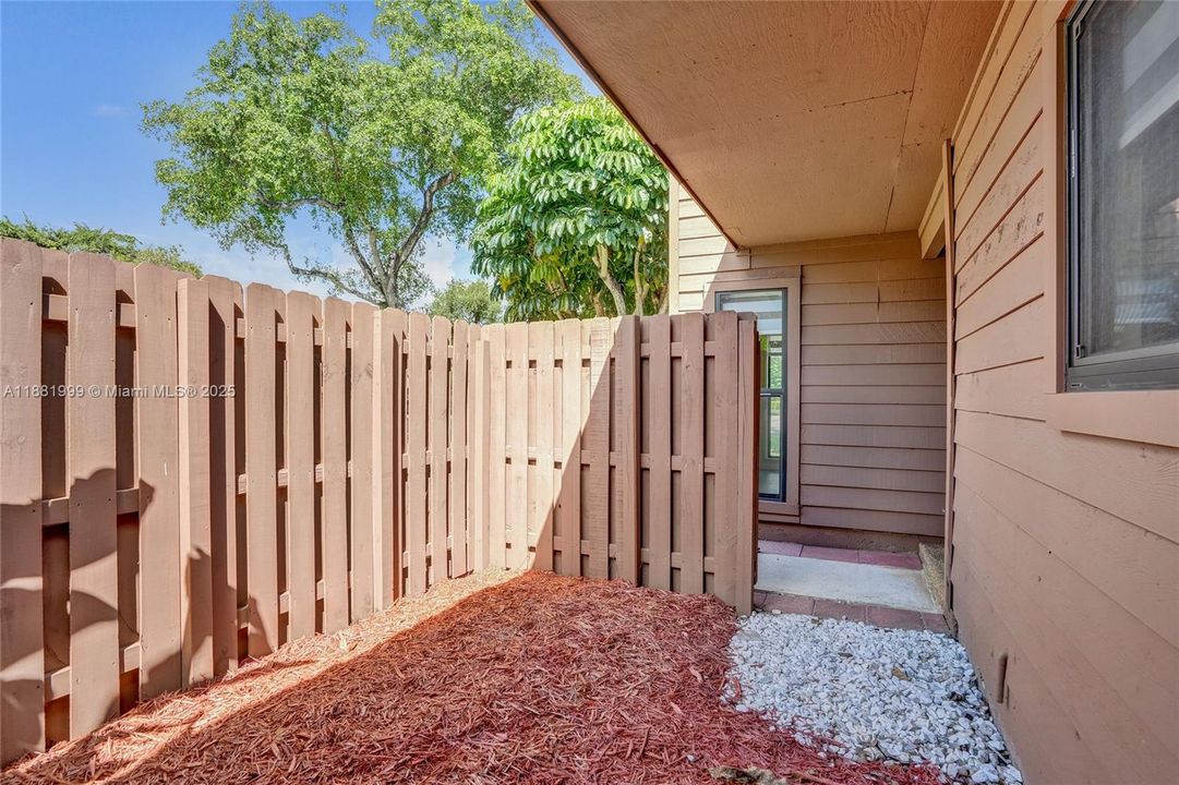 Active With Contract: $345,000 (2 beds, 2 baths, 1151 Square Feet)