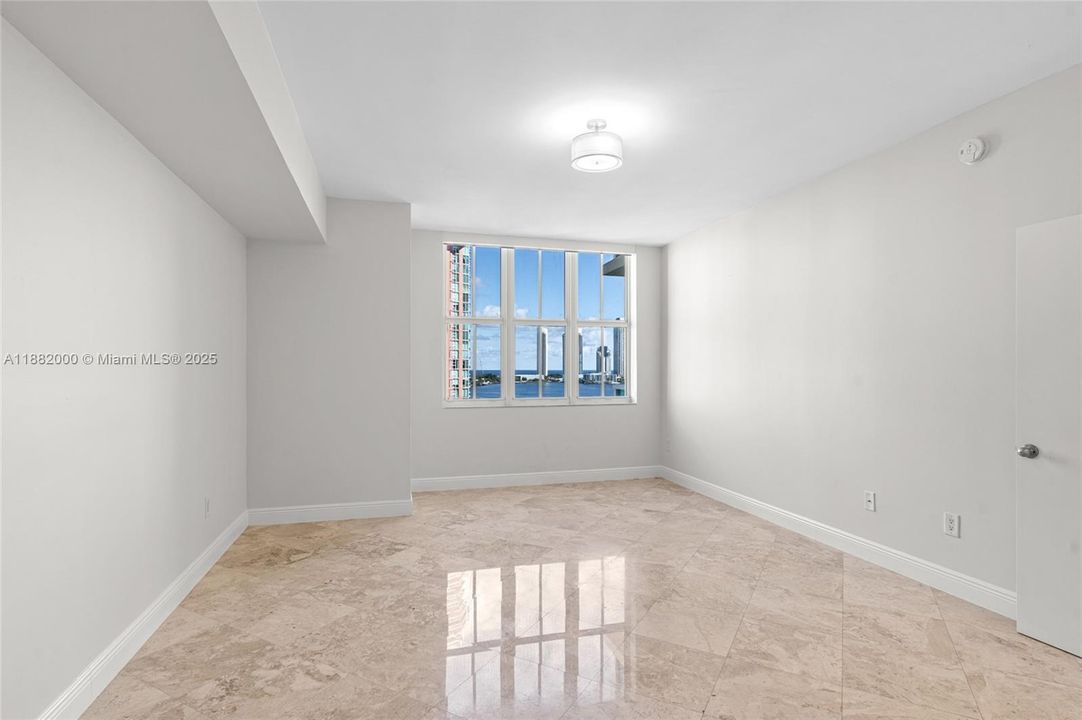 Recently Rented: $4,600 (3 beds, 3 baths, 1650 Square Feet)