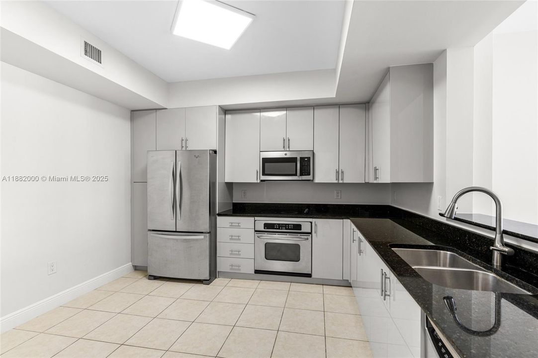 Recently Rented: $4,600 (3 beds, 3 baths, 1650 Square Feet)