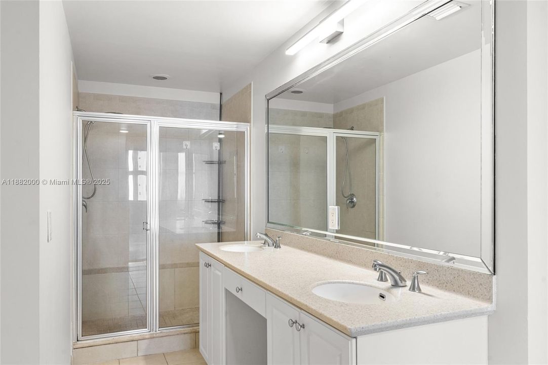 Recently Rented: $4,600 (3 beds, 3 baths, 1650 Square Feet)