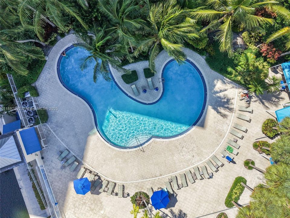 Recently Rented: $4,600 (3 beds, 3 baths, 1650 Square Feet)