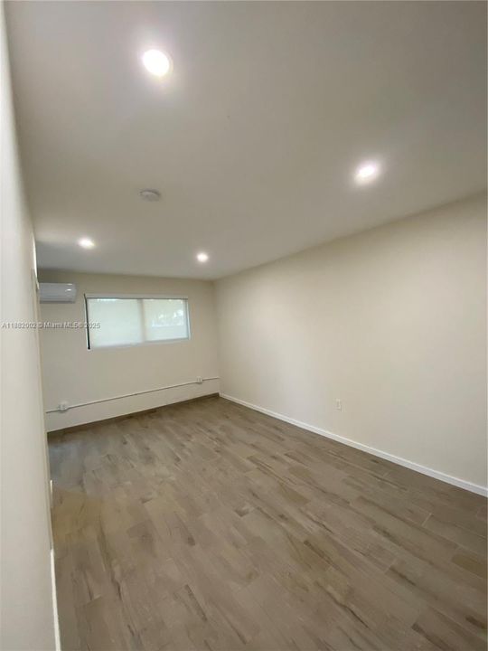 Недавно арендовано: $1,400 (1 спален, 1 ванн, 400 Квадратных фут)