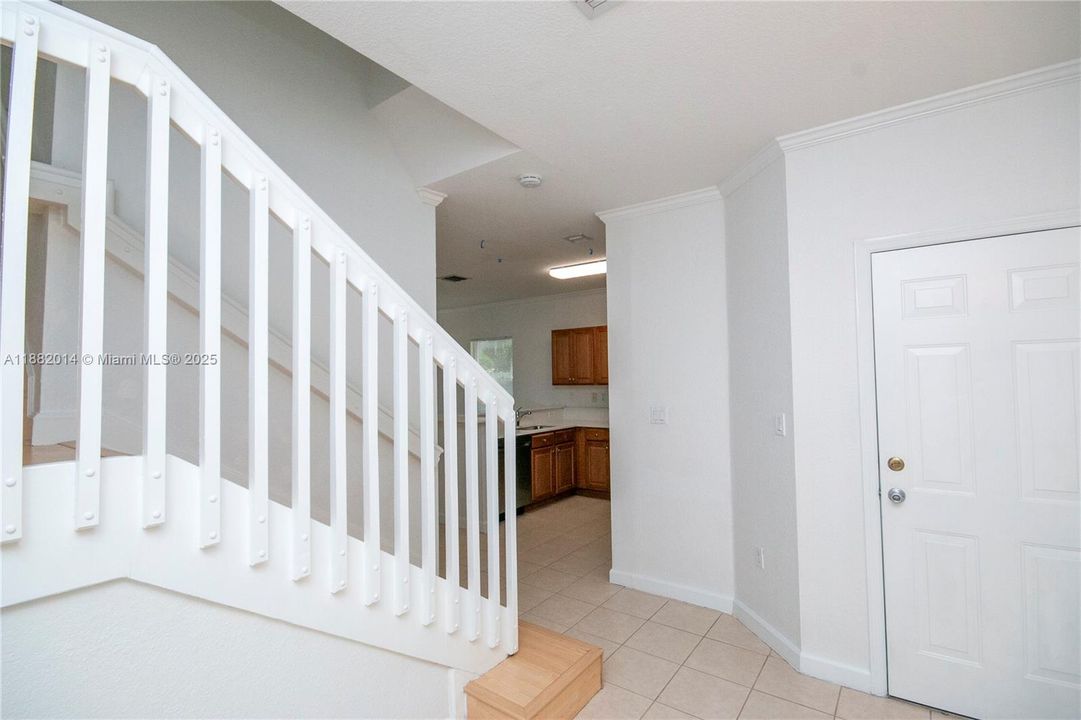 合同活跃: $419,900 (4 贝兹, 3 浴室, 1690 平方英尺)