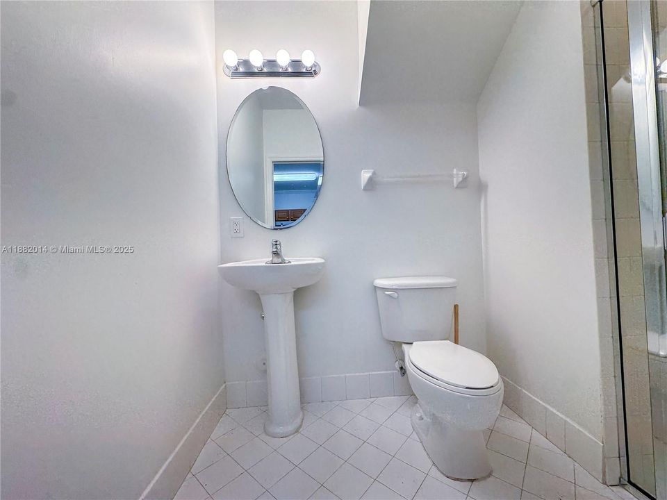 合同活跃: $419,900 (4 贝兹, 3 浴室, 1690 平方英尺)