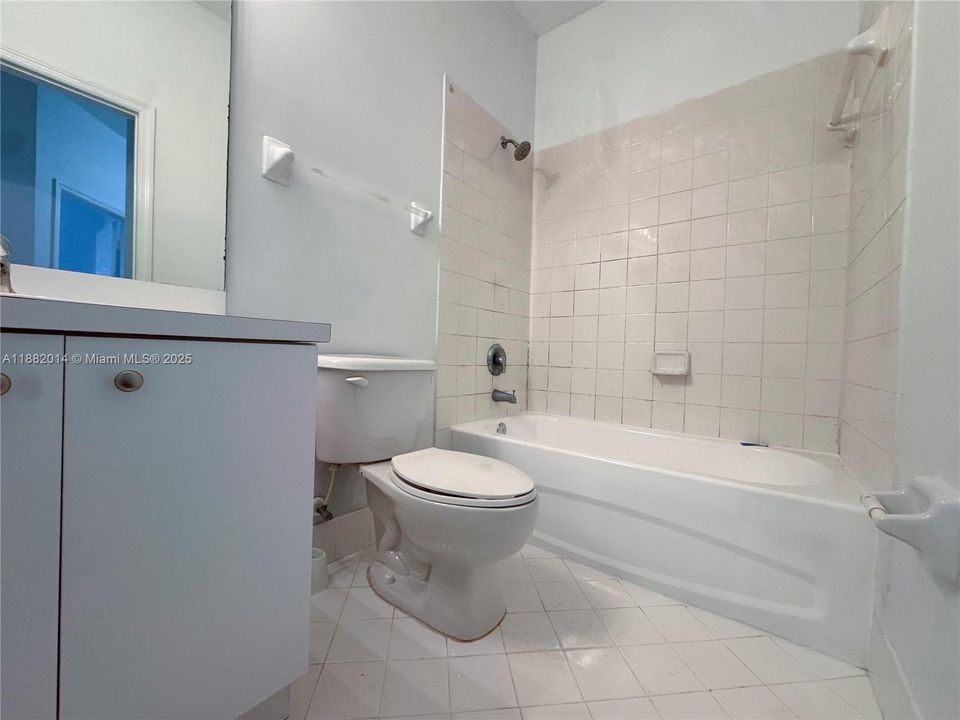 合同活跃: $419,900 (4 贝兹, 3 浴室, 1690 平方英尺)