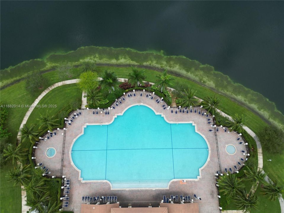 合同活跃: $419,900 (4 贝兹, 3 浴室, 1690 平方英尺)